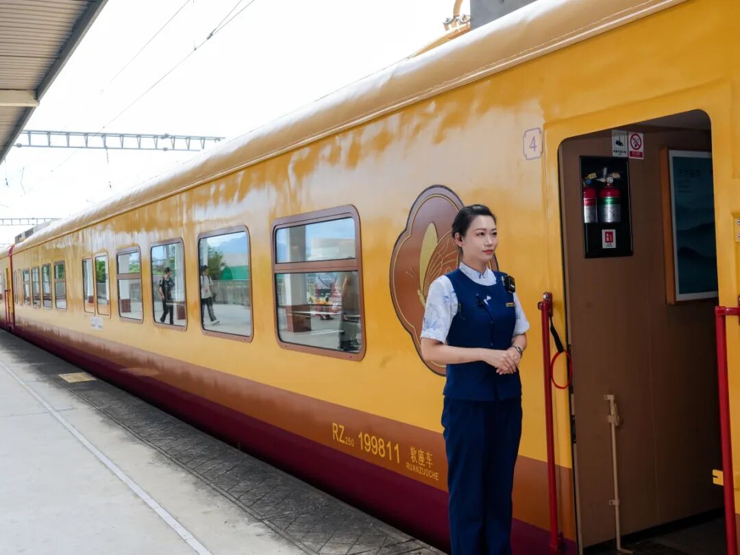 观光列车。