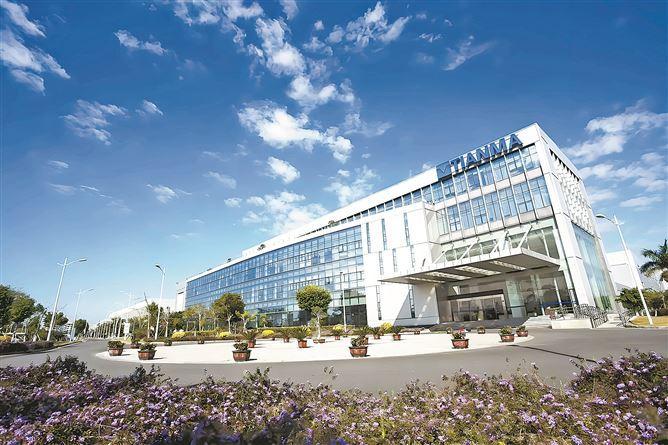 金圆集团投资13个市级重大产业项目，投资金额超330亿元。图为天马显示科技项目。