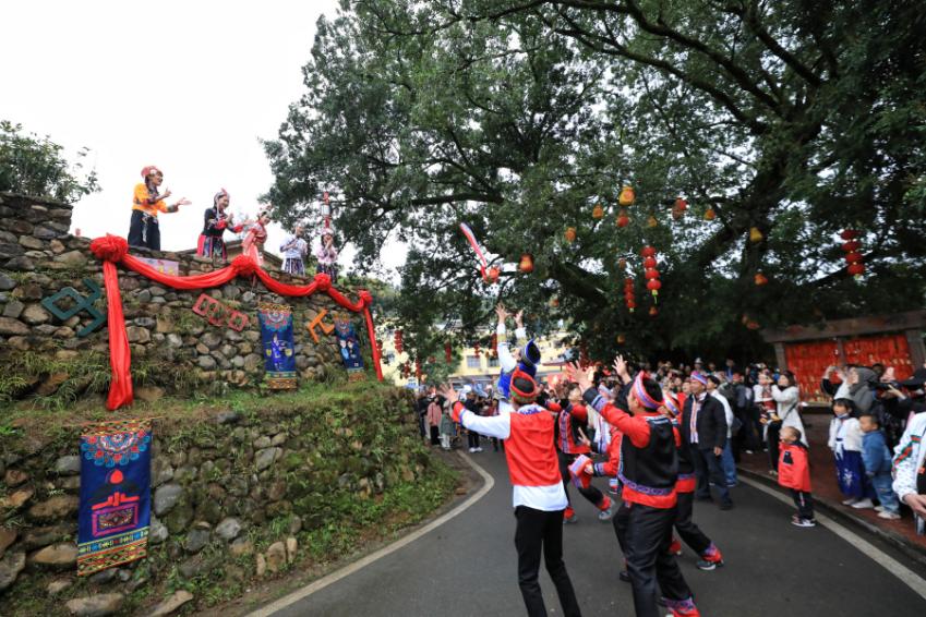云霄县坡兜村畲族文化体验活动人气高涨。高志坚摄