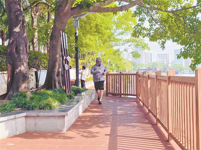 筼筜湖健身步道四期升级完成后，与前期步道串联成环湖慢行健身系统。（市筼筜湖保护中心 供图）