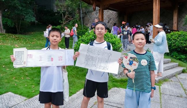 “八闽书房”首进乌山晒书，古籍活化走出新路径