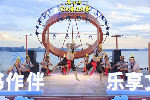 荻花洲文学之夜在翔安浪漫启幕。李毓琳摄