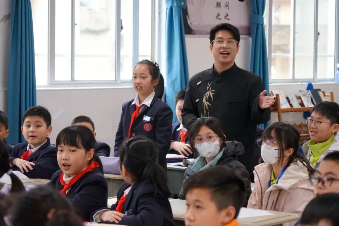 教师队伍整体素质实现质的蜕变