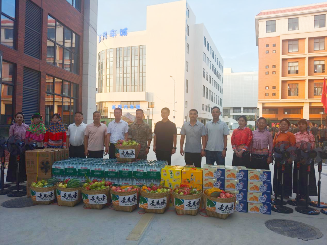 “八一”走访慰问暨军地共建活动现场