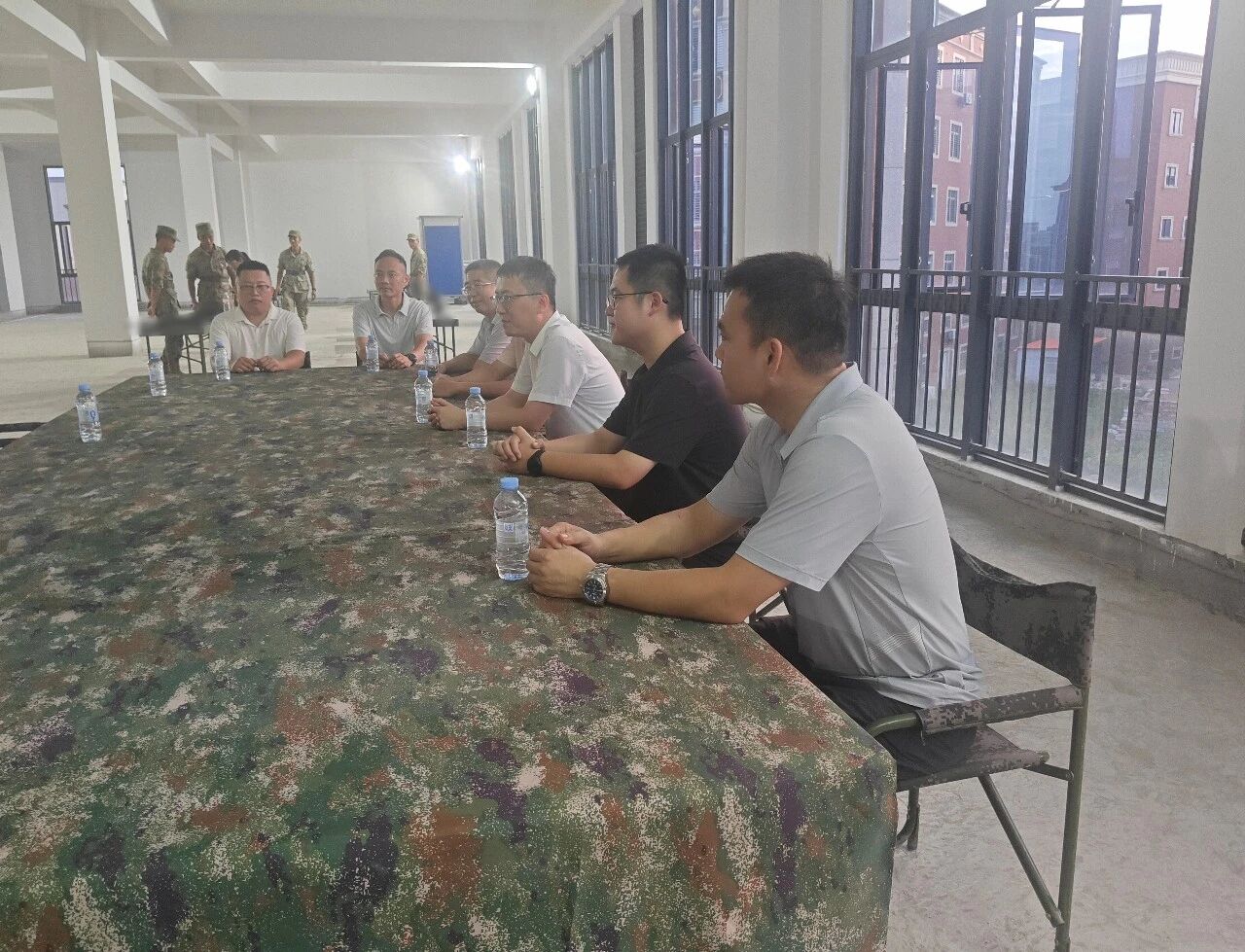 军地双方召开双拥共建座谈会