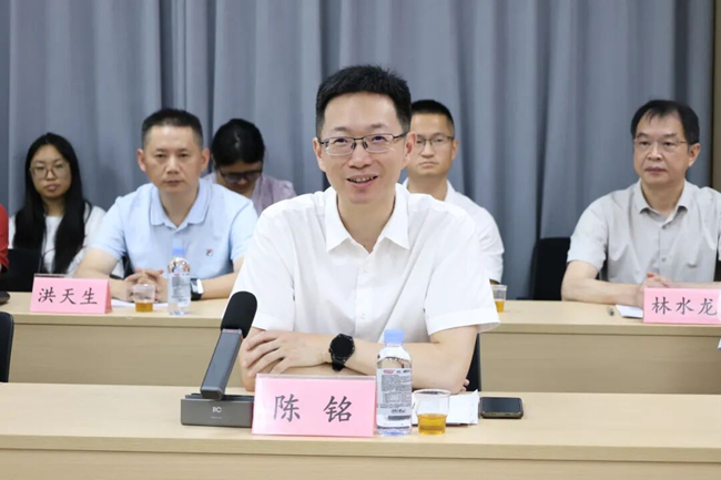 晋江市医院（上海六院福建医院）院长陈铭在会上讲话