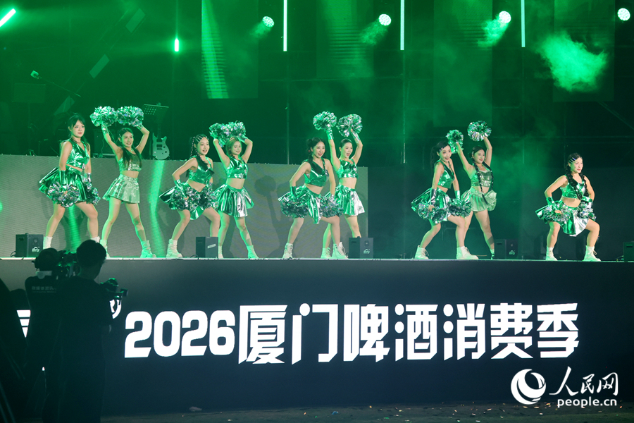 啦啦操表演。人民网记者 陈博摄