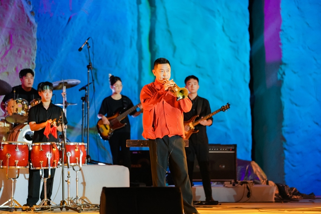 现场表演