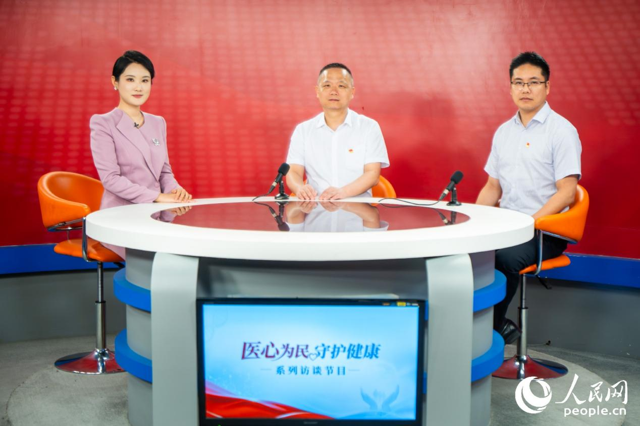 傅芳萌、杨炳林做客人民网福建演播室。人民网 林铭贤摄