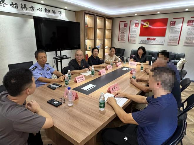 多方联动调解鼓浪屿百年侨房相邻关系纠纷。厦门中院供图