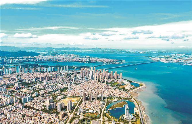 厦门建行紧扣重大战略任务、重大改革举措、重大工程项目，以高质量金融服务助力厦门现代化建设。图为美丽的厦门风光。
