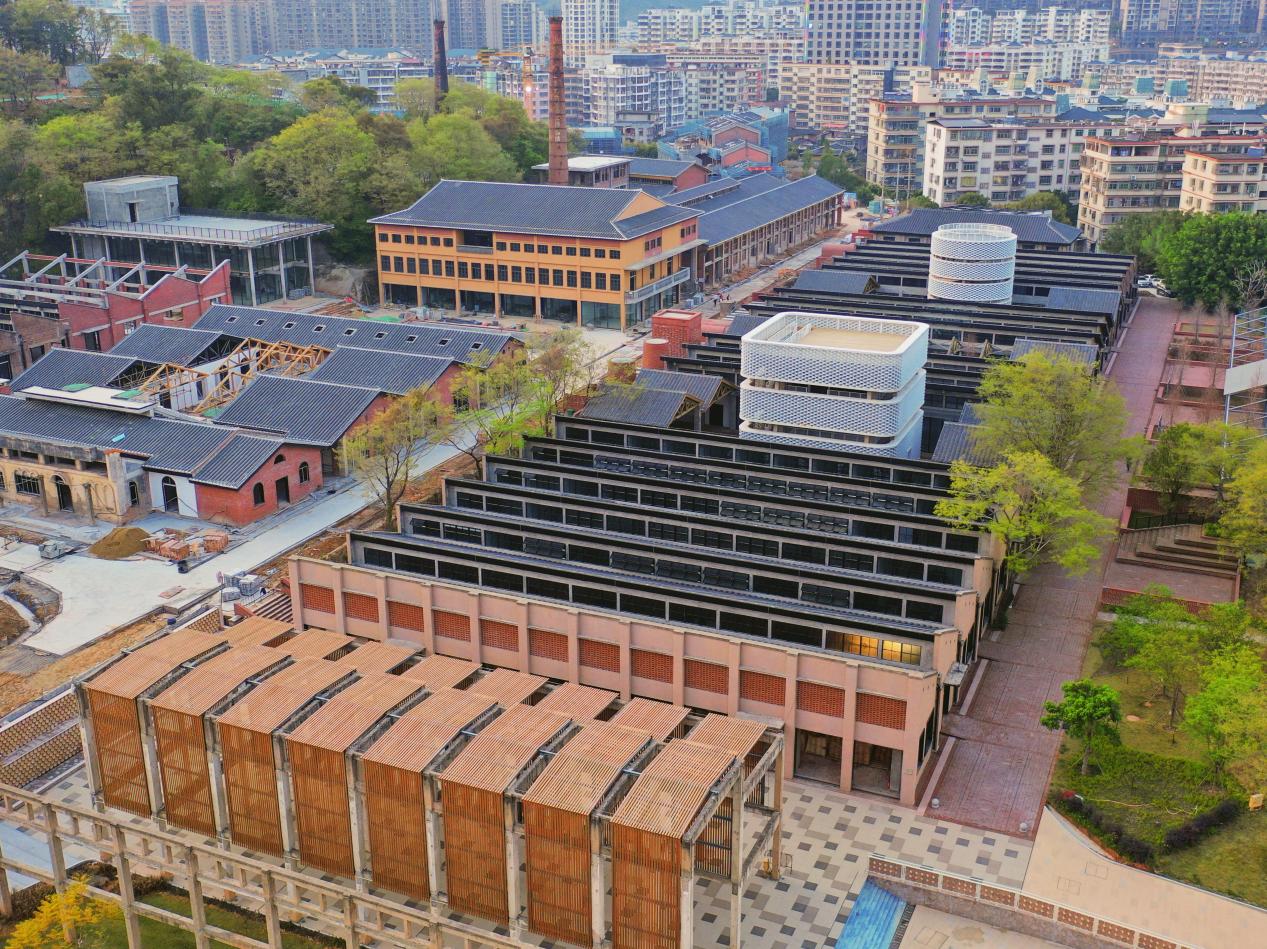 德化红旗坊文旅产业园一体化推进实施工业遗产保护、文旅产业发展、城市更新，实现从老旧瓷厂到文旅新地标的精彩蝶变。泉州市自然资源和规划局供图