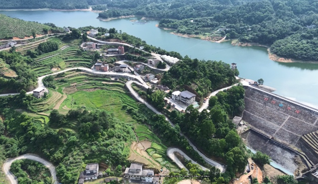 一根“红链”串起发展加速度