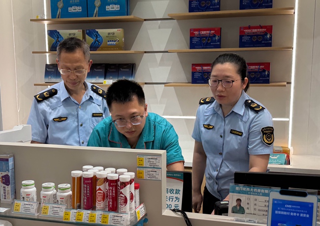 扫码枪一声轻响,药品的“身世”瞬间跃上屏幕
