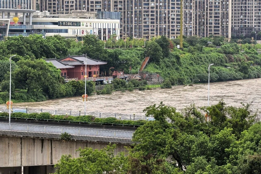 9月2日7时10分，受上游强降雨影响，福安富春溪、龟湖水位猛涨。吴琪摄