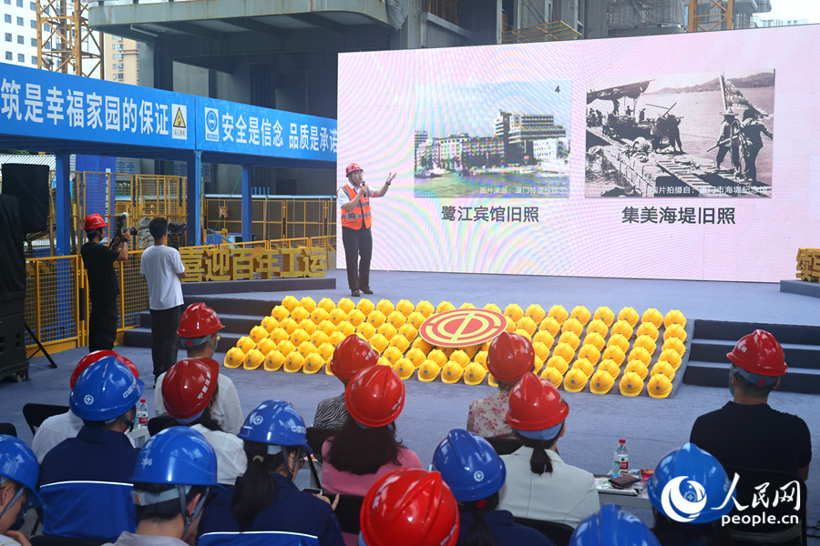 讲述《我们的城》。人民网记者 陈博摄