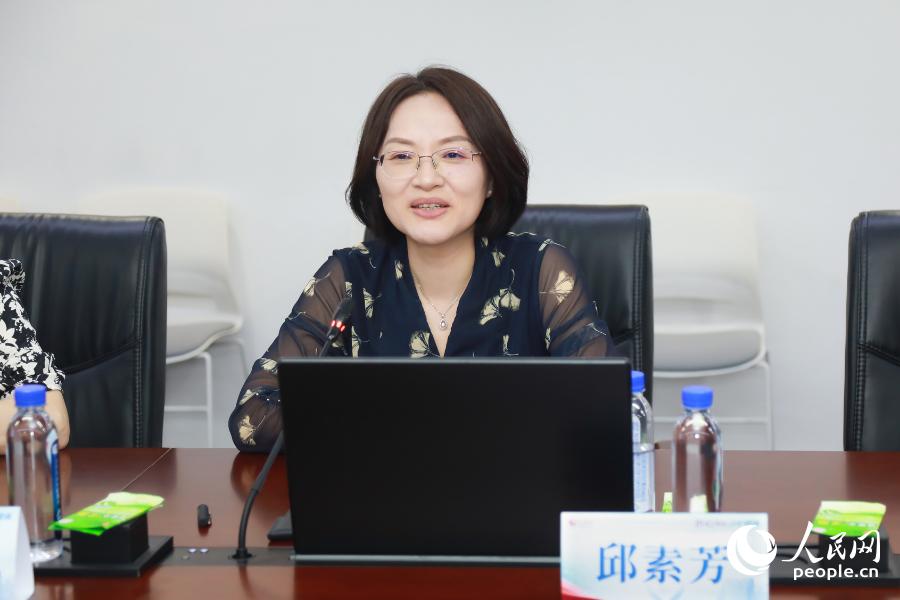 邱素芳作开场致辞。人民网记者 陈永整摄