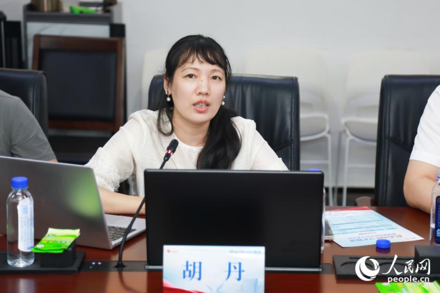 胡丹从病理诊断视角进行分享。人民网记者 陈永整摄