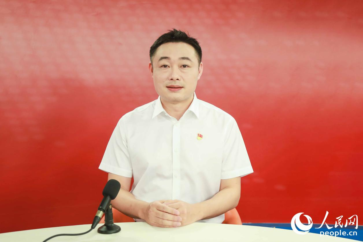 翁友良接受人民网专访。人民网记者 陈永整摄