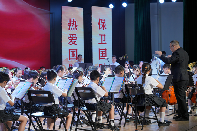 安溪县实验小学魁星管弦乐团带来管弦合奏。刘伯怡摄