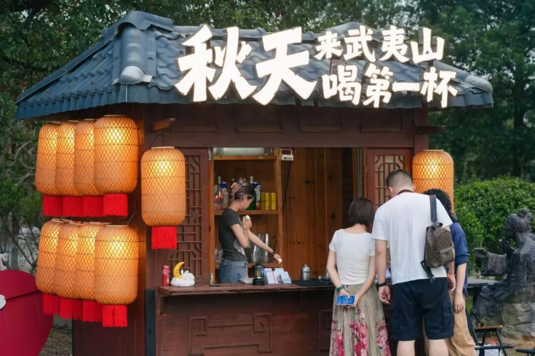 市集之外，互动游园让游客从旁观者变成戏中人