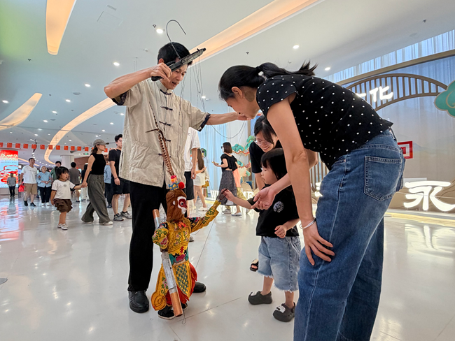 木偶戏展示。陈小强摄