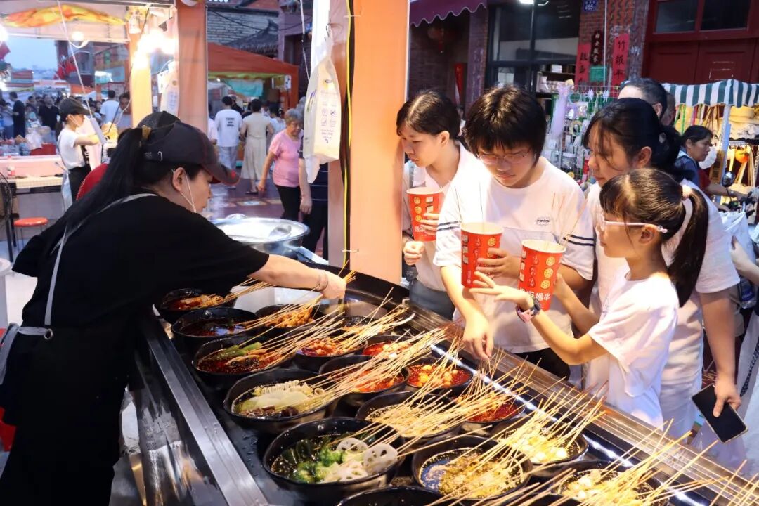 美食市集现场