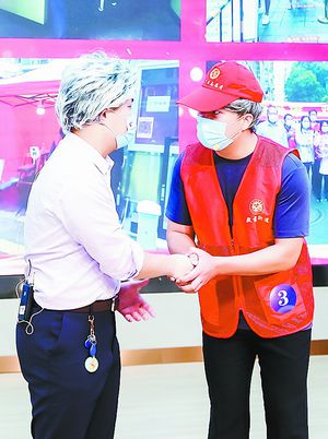 兴园社区表演节目《星光追梦人》。