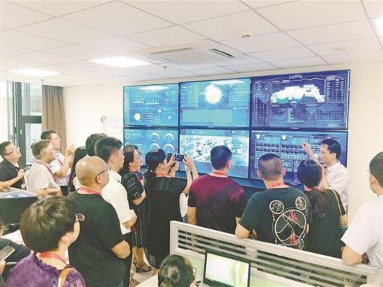 厦门市第五医院打造全自主知识产权All-In-One管理平台，实现精细化管理、高质量发展。图为各地医院管理者前来参观交流。厦门市第五医院供图