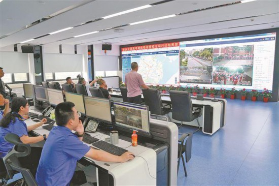 厦门市执法局指挥中心在城市运管服平台上，搭建起高考、中考噪声管控指挥调度“一张图”。杨晋娜摄