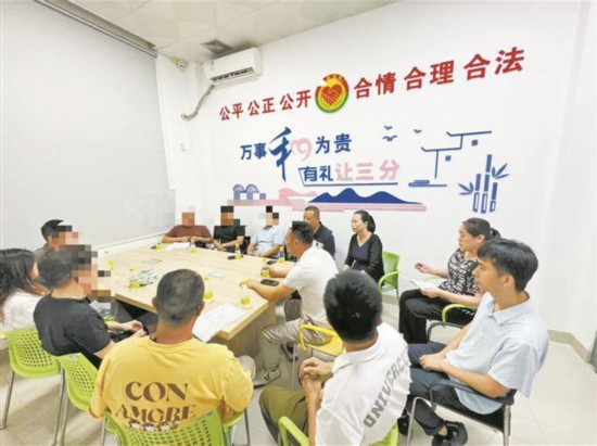 同安区着力打造“家门口的解忧站”。图为同安区综治中心调解现场。同安区委政法委供图