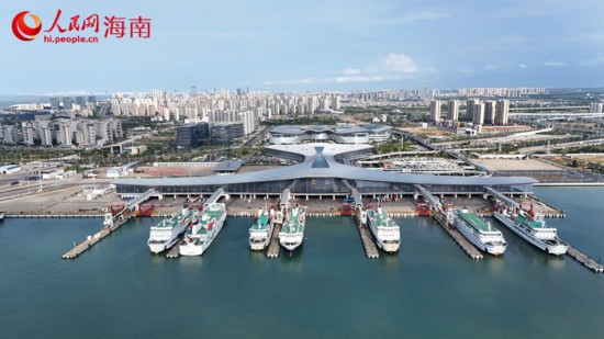 截至 2026 年5月，瓊桂航線累計運營380航次。人民網記者 符武平攝