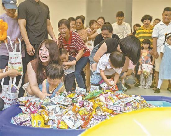 灌口镇举办邻里嘉年华活动，为居民打造互动平台。