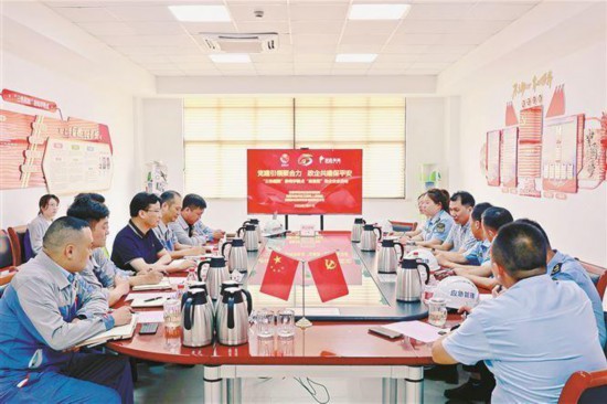 象屿海装党委构建“党建红、生态绿、应急蓝”三色相融学教点机制。