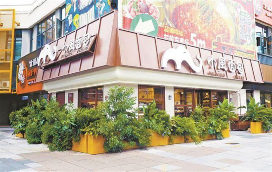 高颜值店招是城市形象的“微观名片”。厦门海峡视界传媒有限公司提供